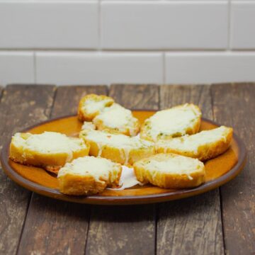 PAN DE AJO Y QUESO