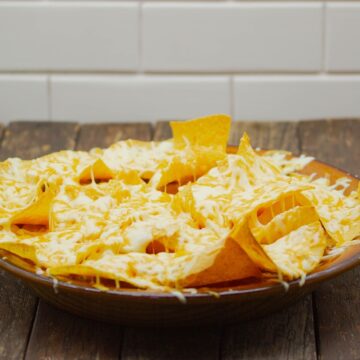 NACOS CON CARNE Y QUESO