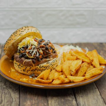 CHILE AND CHEESE BURGER